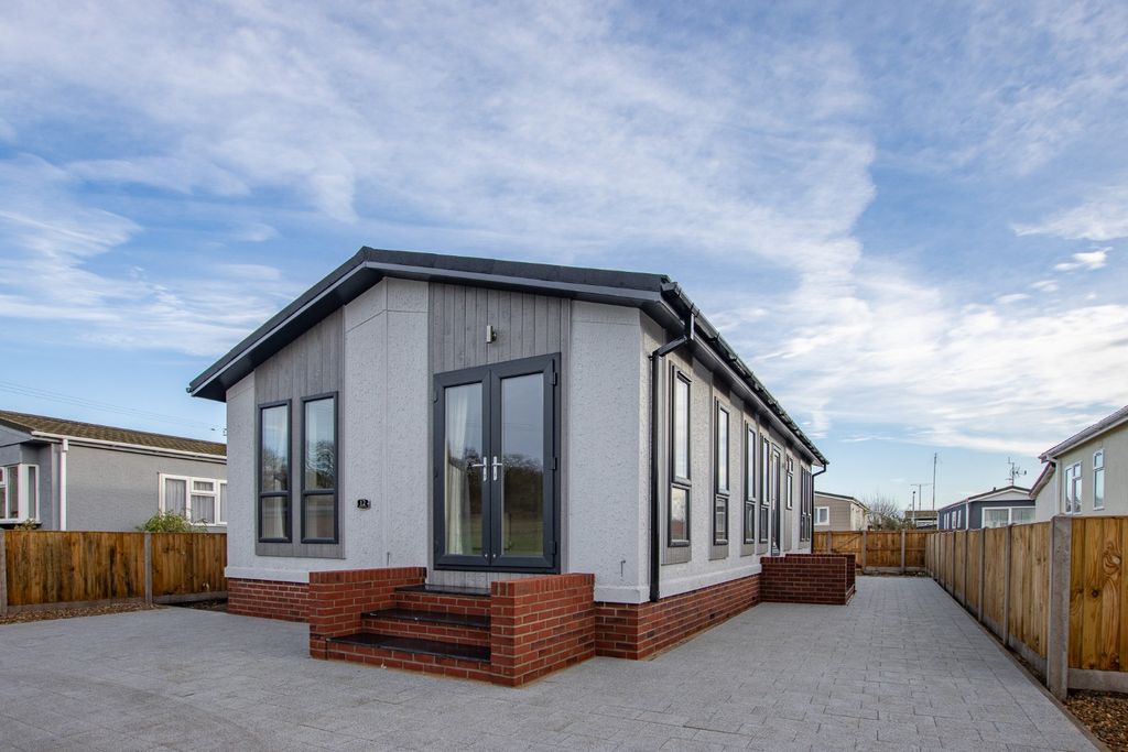 Property photo 1 of 18 3811690