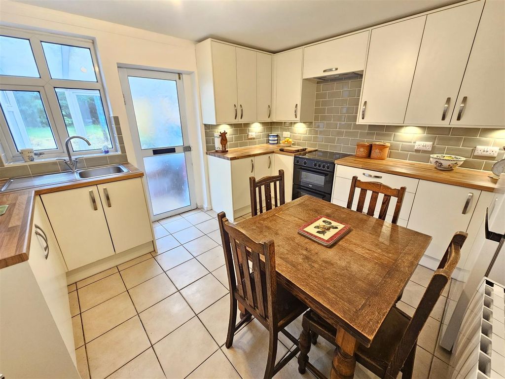 Property photo 2 of 10 Kitchen Diner.Jpg