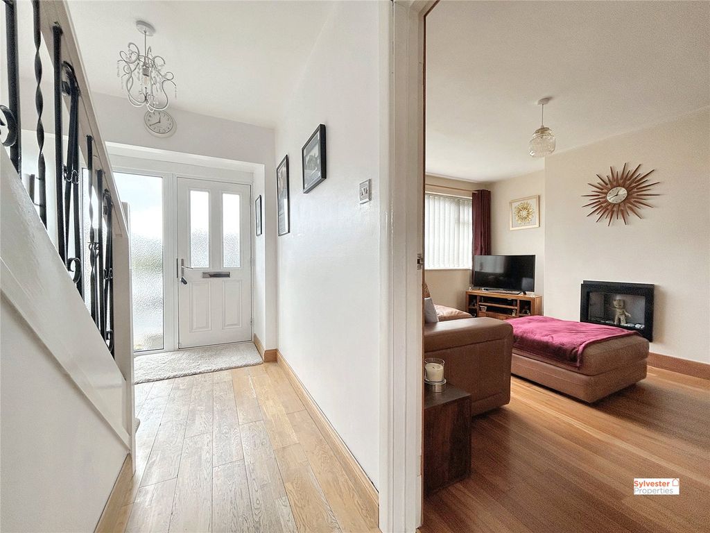 Property photo 3 of 33 Picture No. 27