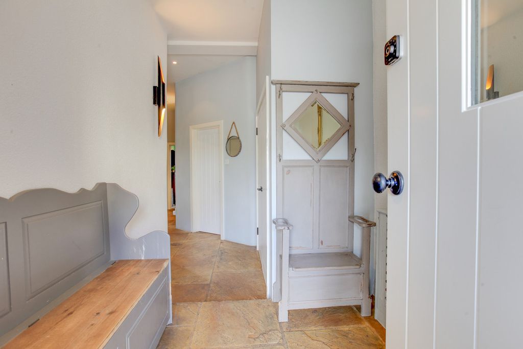 Property photo 3 of 30