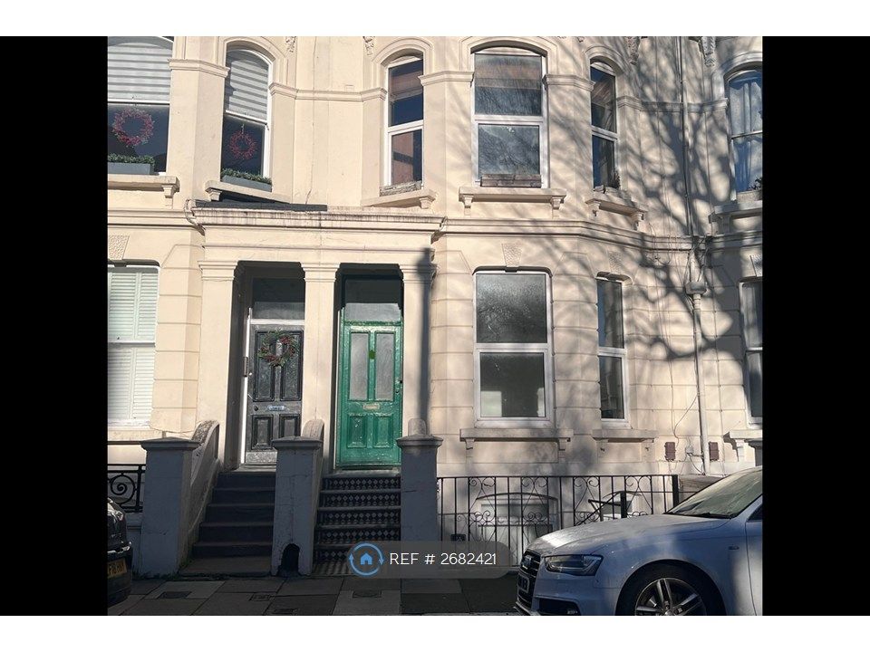 Property photo 2 of 10 Refurbed One Bed Ground Floor Flat With Garden