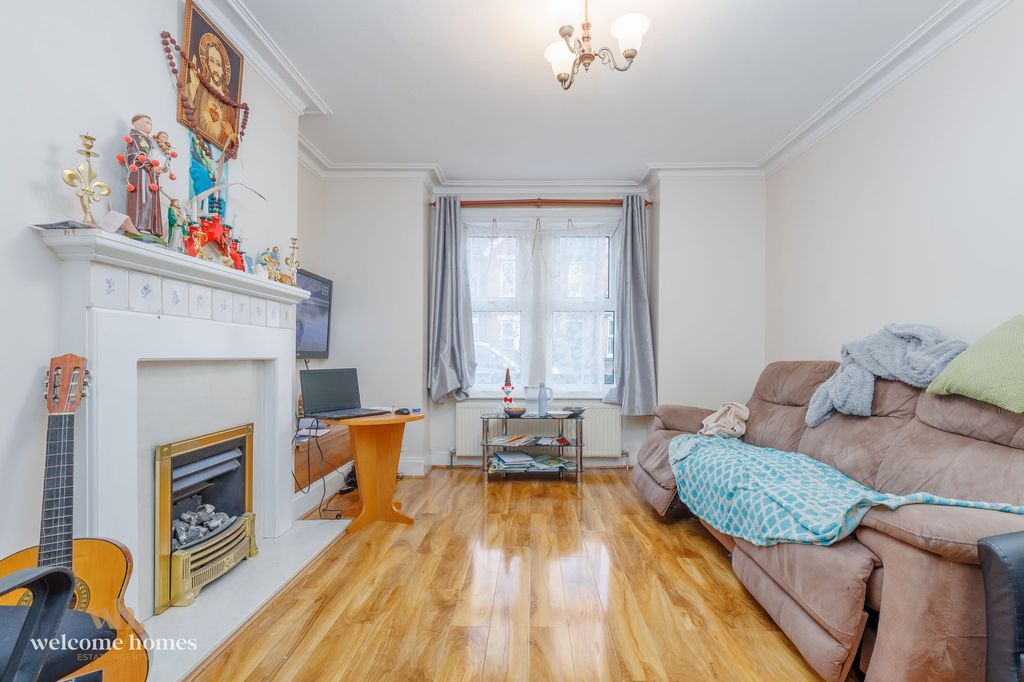 Property photo 2 of 11