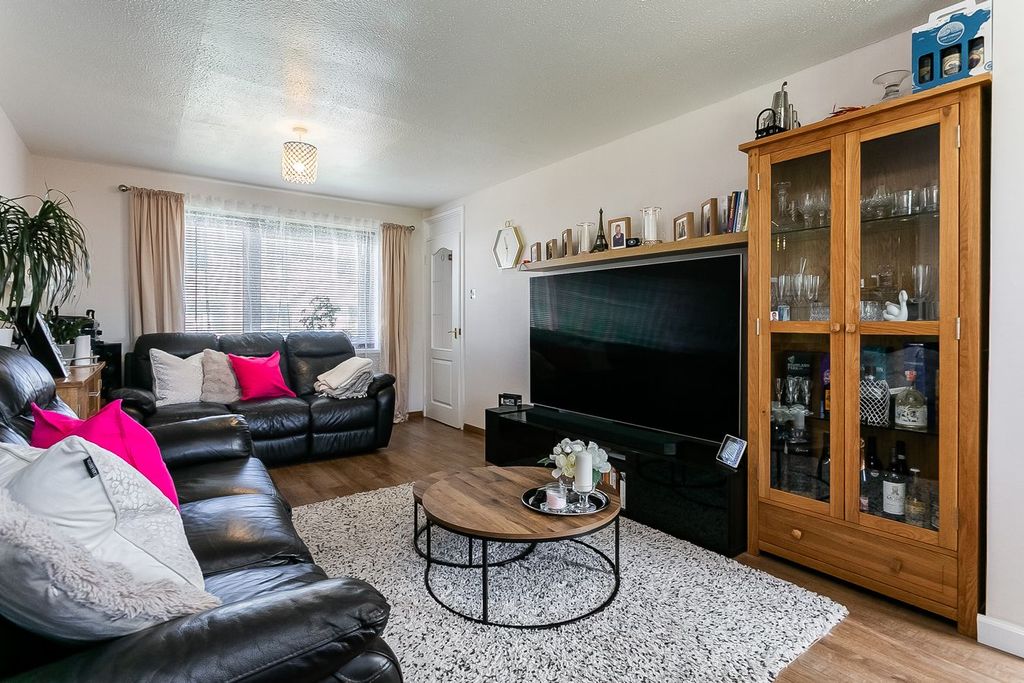 Property photo 3 of 32