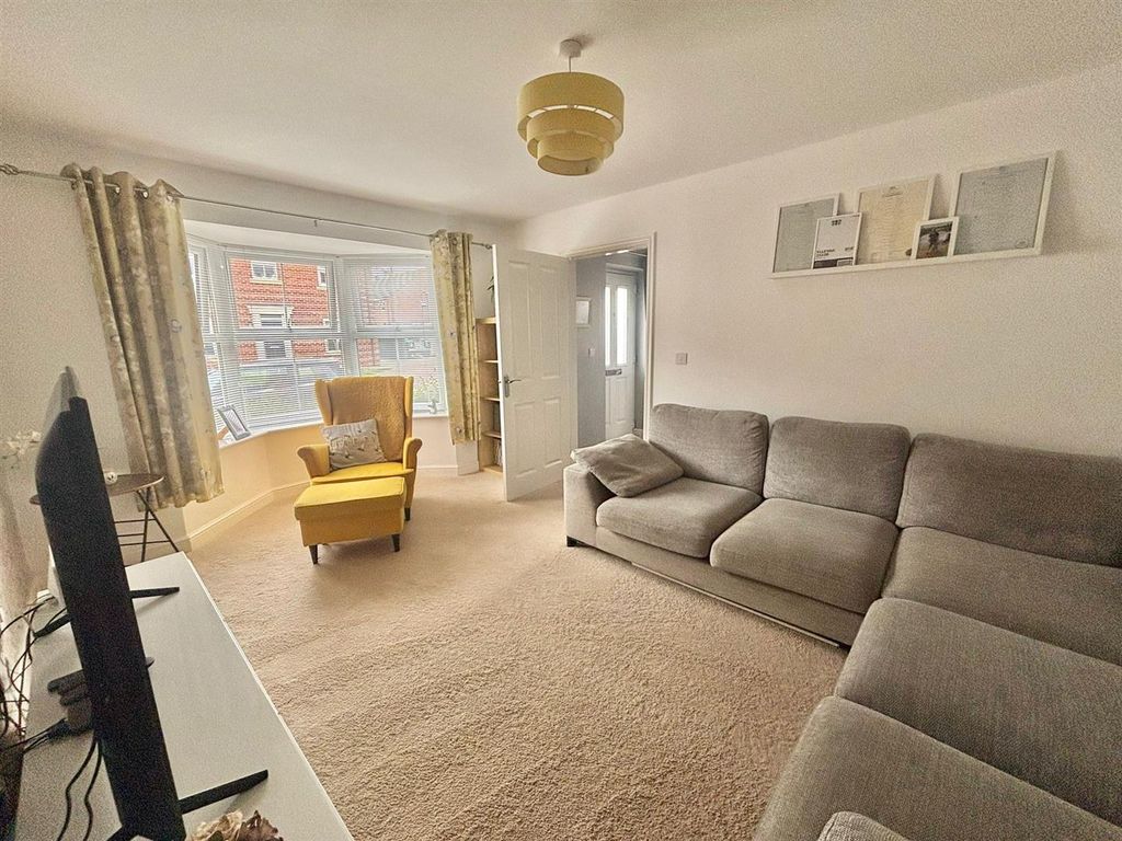 Property photo 2 of 26 Lounge