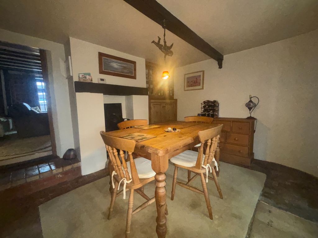 Property photo 2 of 12 4638151