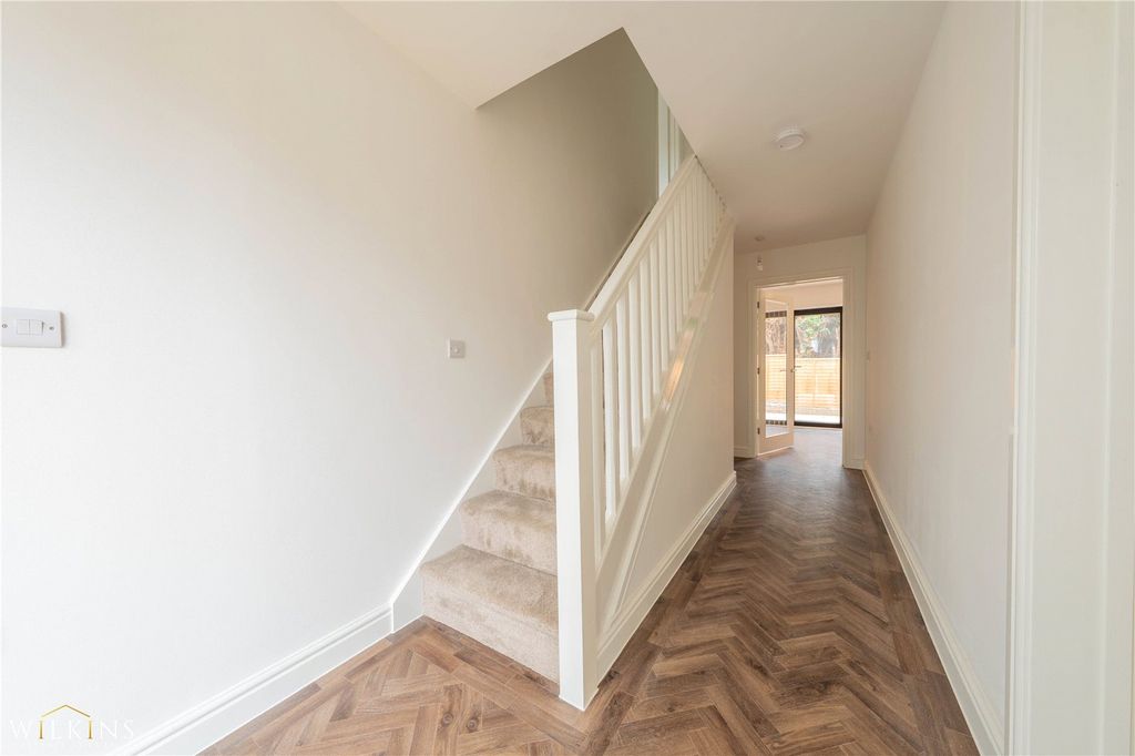 Property photo 2 of 33 Picture No. 28