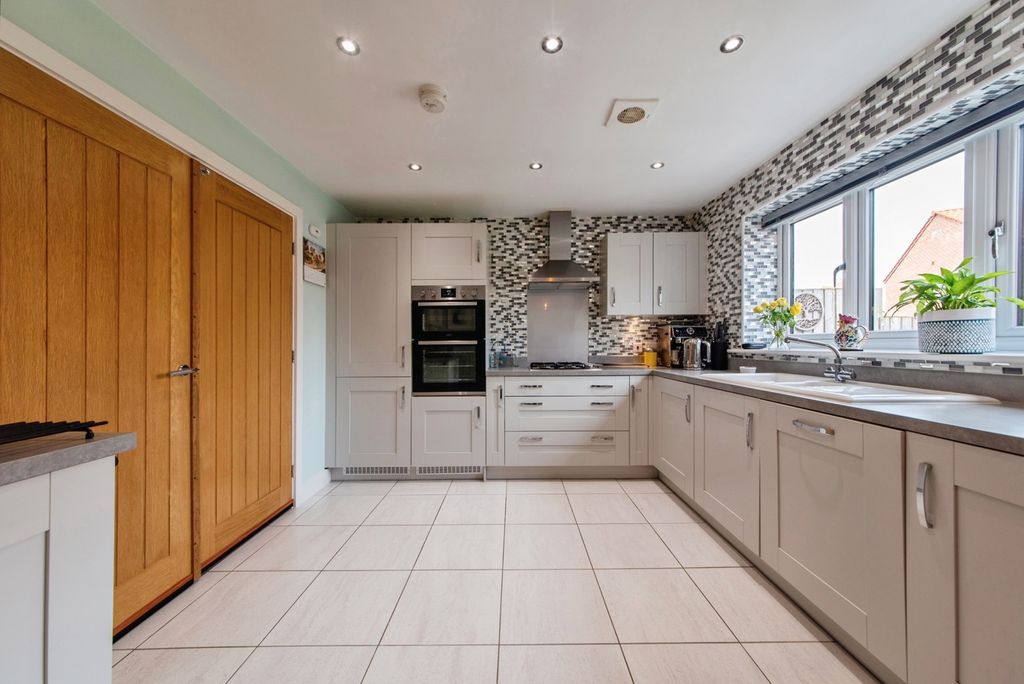 Property photo 3 of 21 Pbox-Img.Jpg