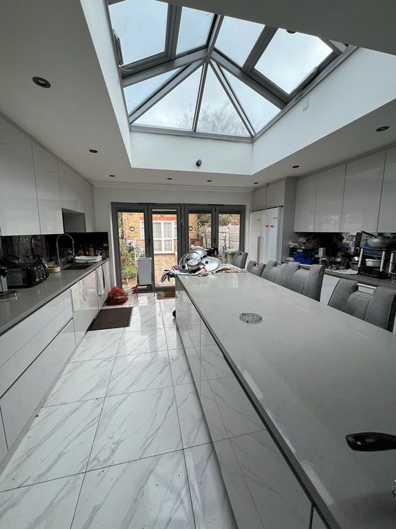 Property photo 1 of 7 Loft Converted Master Bedroom To Let Located Next To East Ham Station -950 Pcm