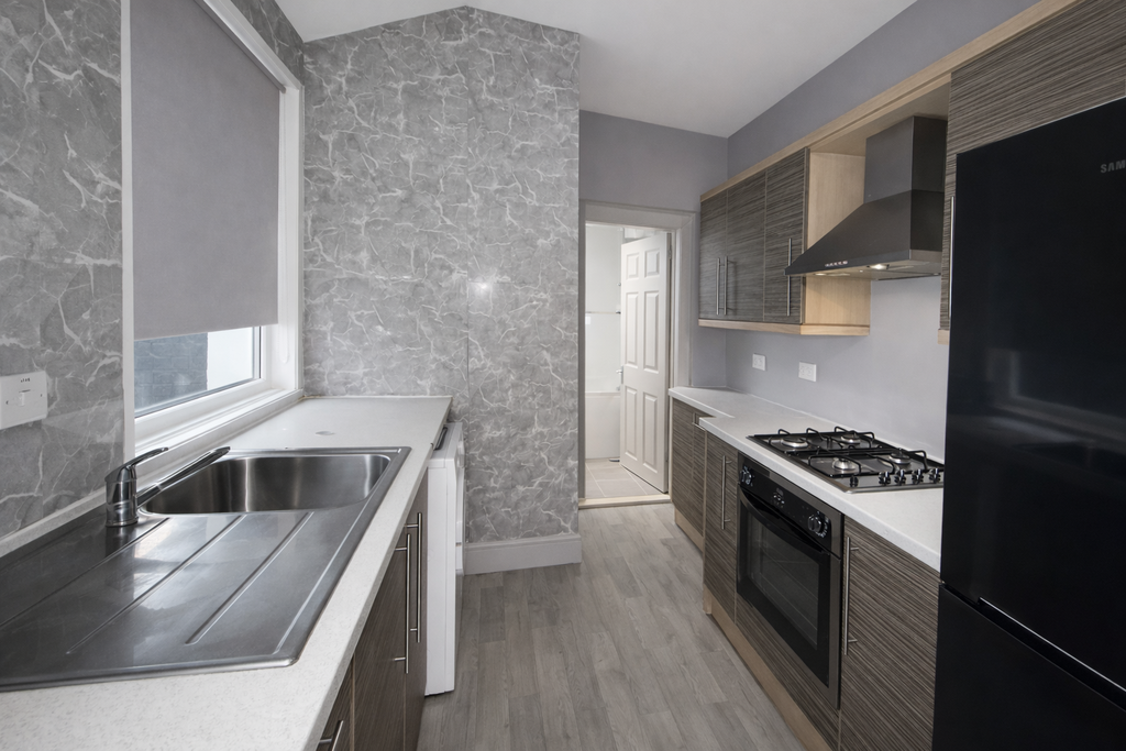 Property photo 3 of 9 Kitchen