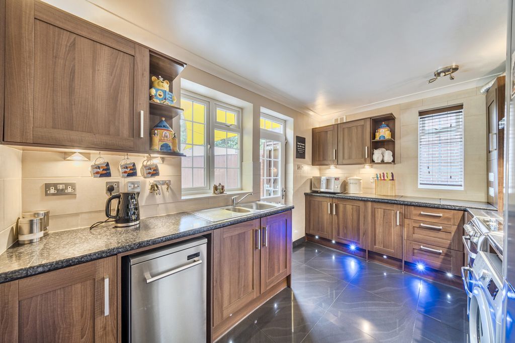 Property photo 2 of 20 1359974-9-68E4Ef2...