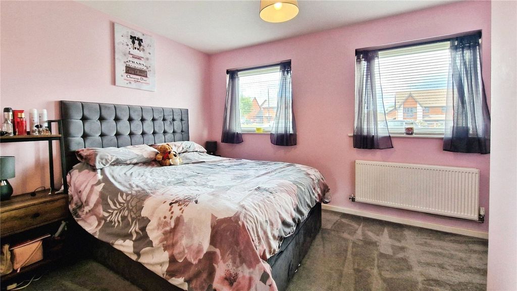 Additional image 6 of 2 bed flat for saleLondon Road, Binfield, Bracknell, Berkshire RG42