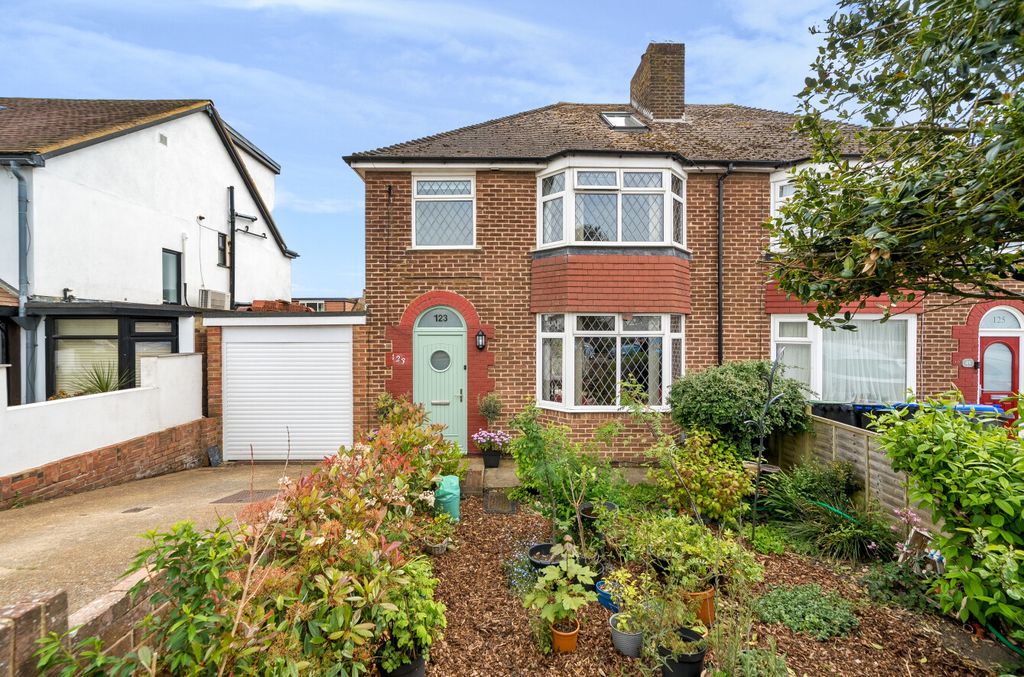 Property photo 1 of 17 1465638-12-6A0Dd3...