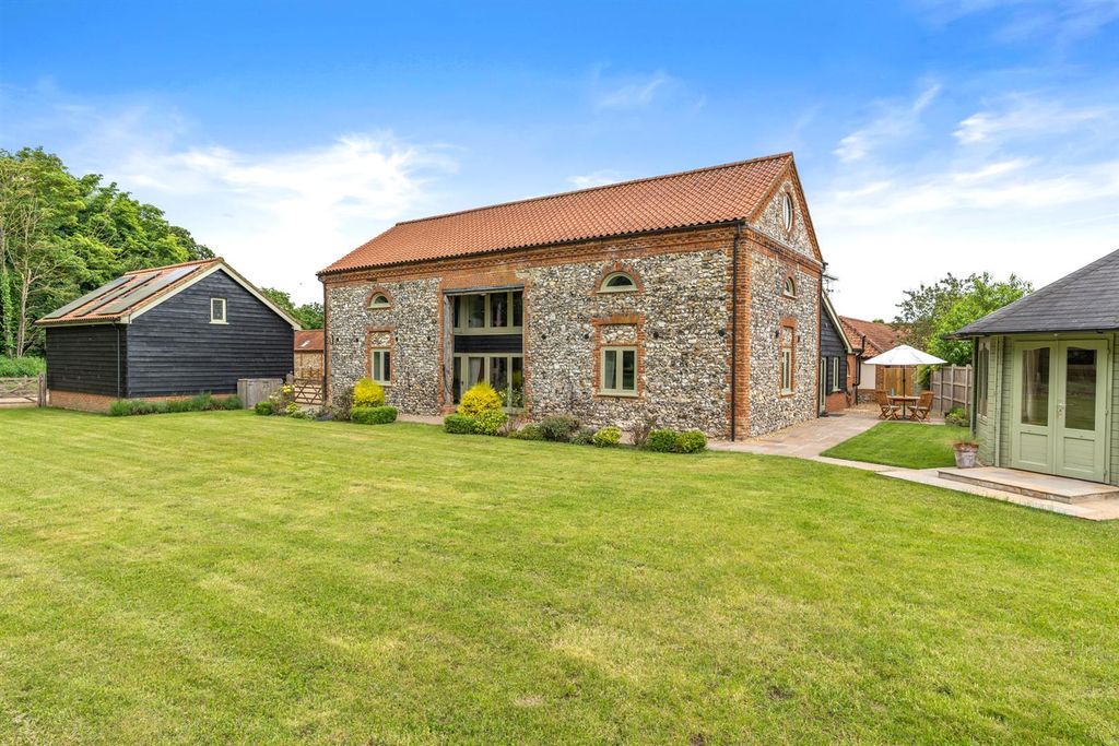 Property photo 2 of 25