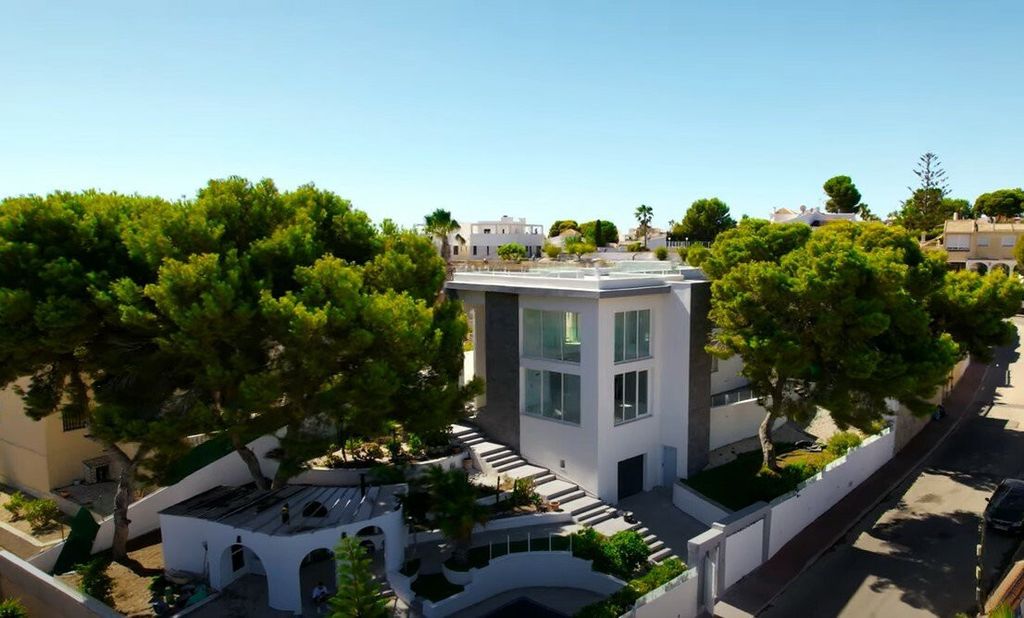 Property photo 3 of 32