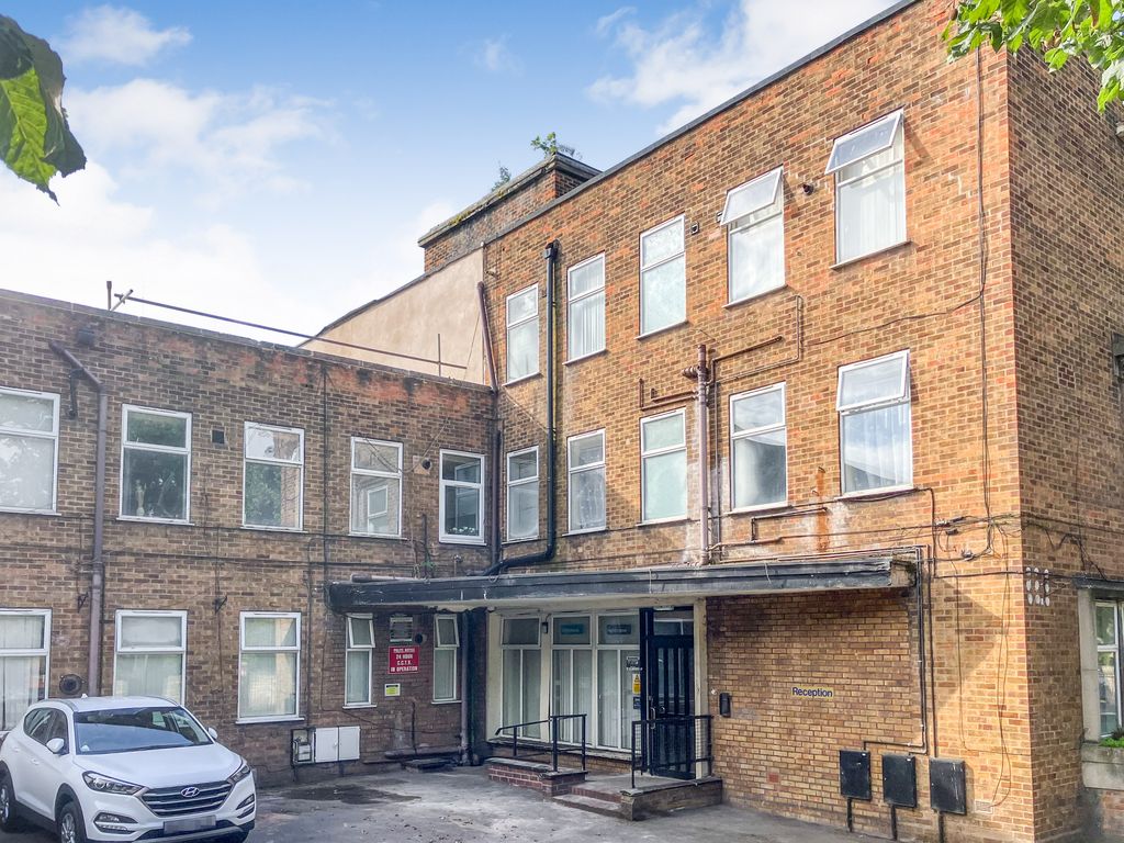 Property photo 3 of 16 St Georges Court, 44 Thorne Road, Doncaster, Dn1 2Ja