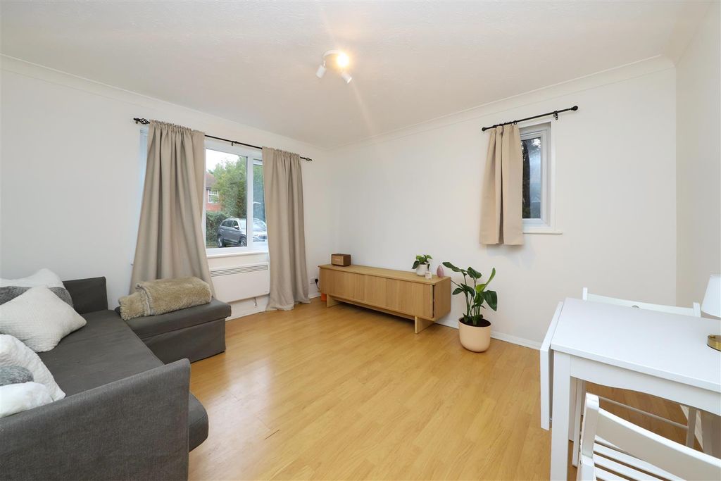 Property photo 3 of 11