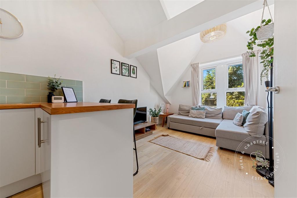 Property photo 2 of 14 Neville-Street-07.Jpg