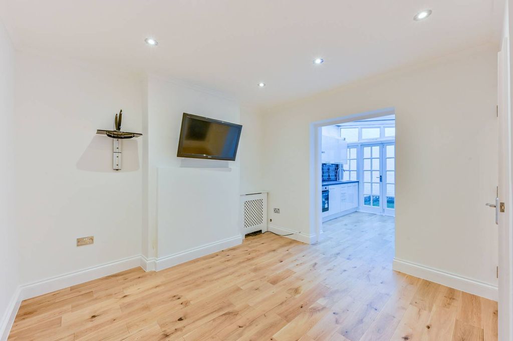 Property photo 2 of 8