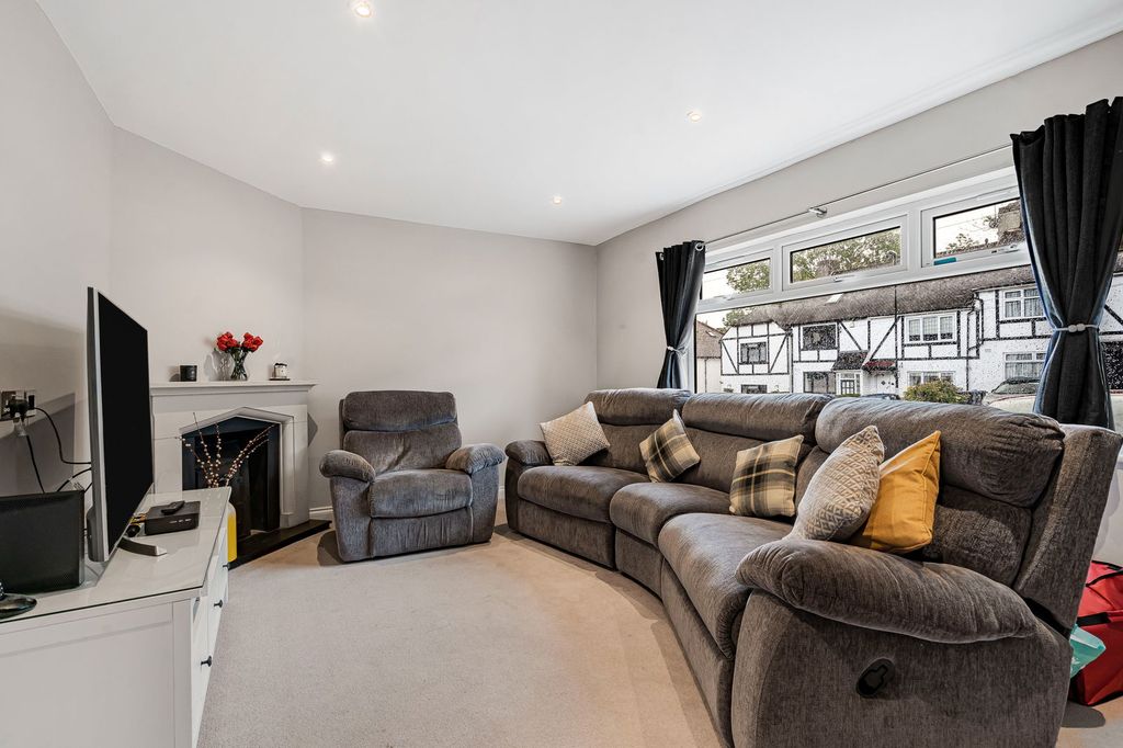 Property photo 2 of 11