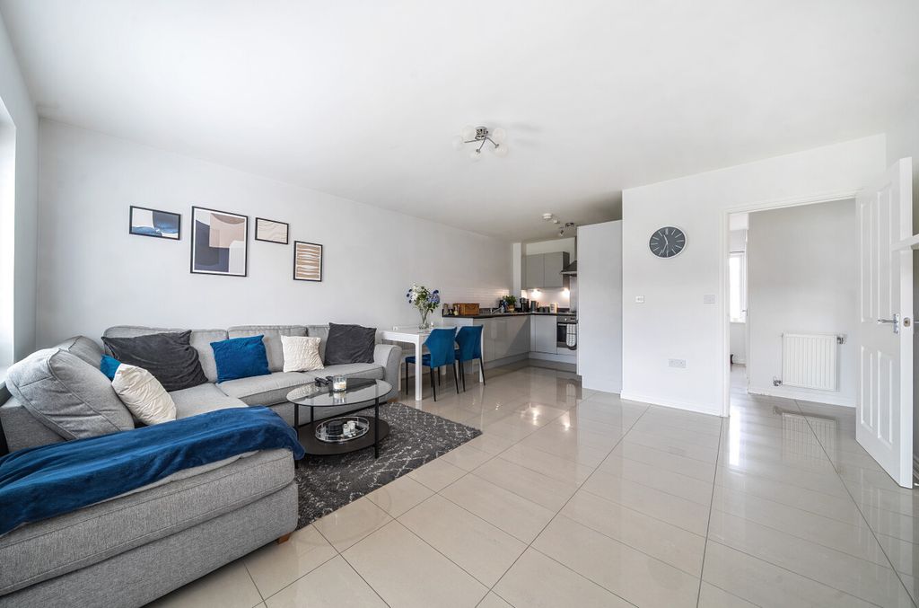 Property photo 1 of 16 1364883-15-68E647...