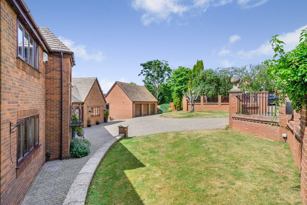 Property photo 2 of 49