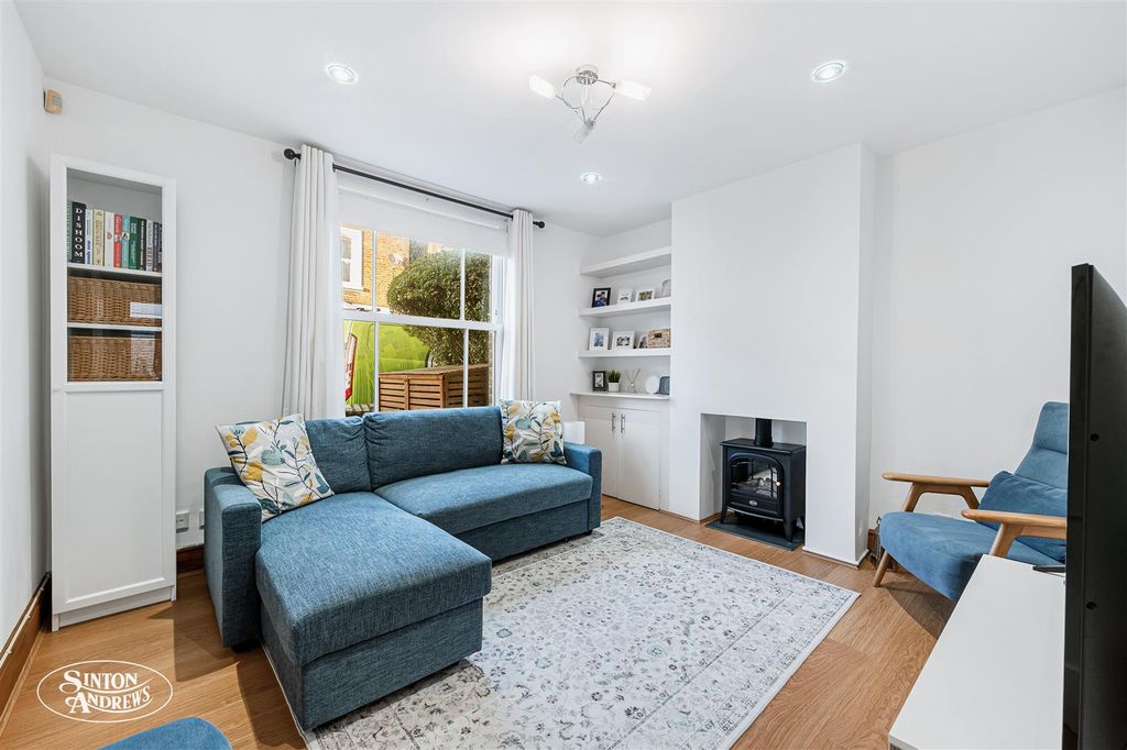 Property photo 2 of 11 32 Northfield Road-3.Jpg