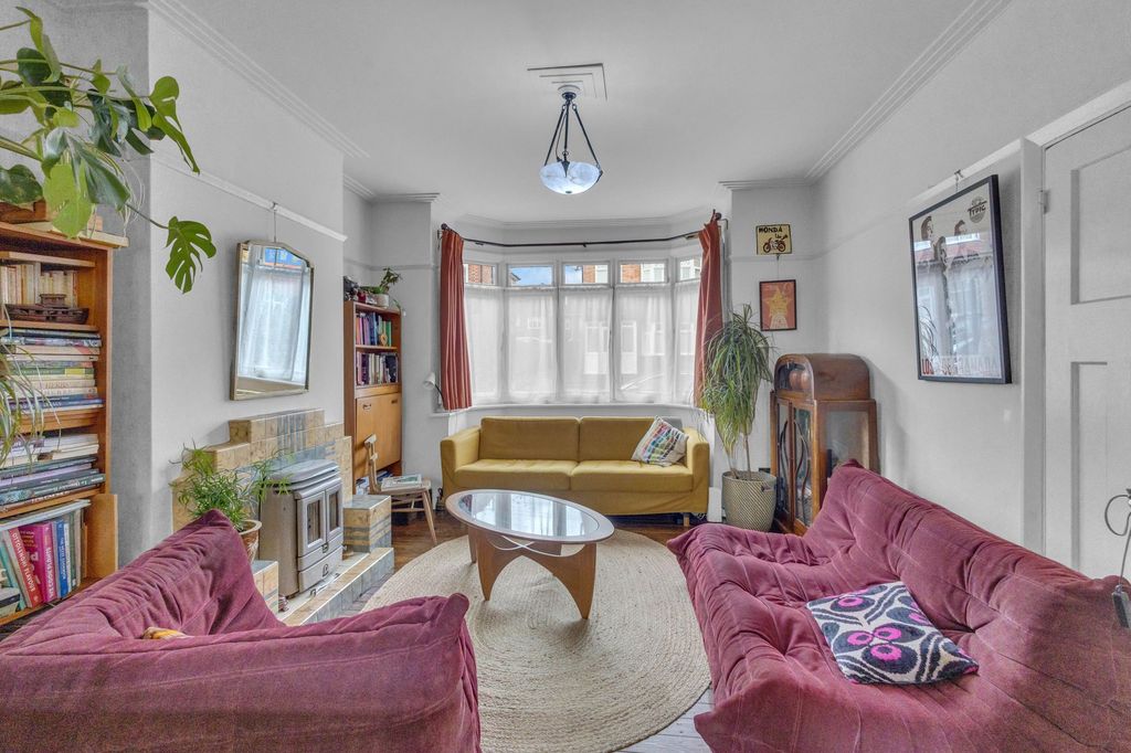 Property photo 3 of 18