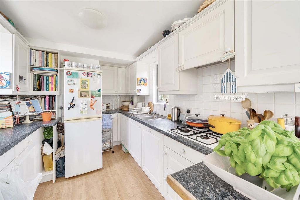Property photo 3 of 18 Kitchen