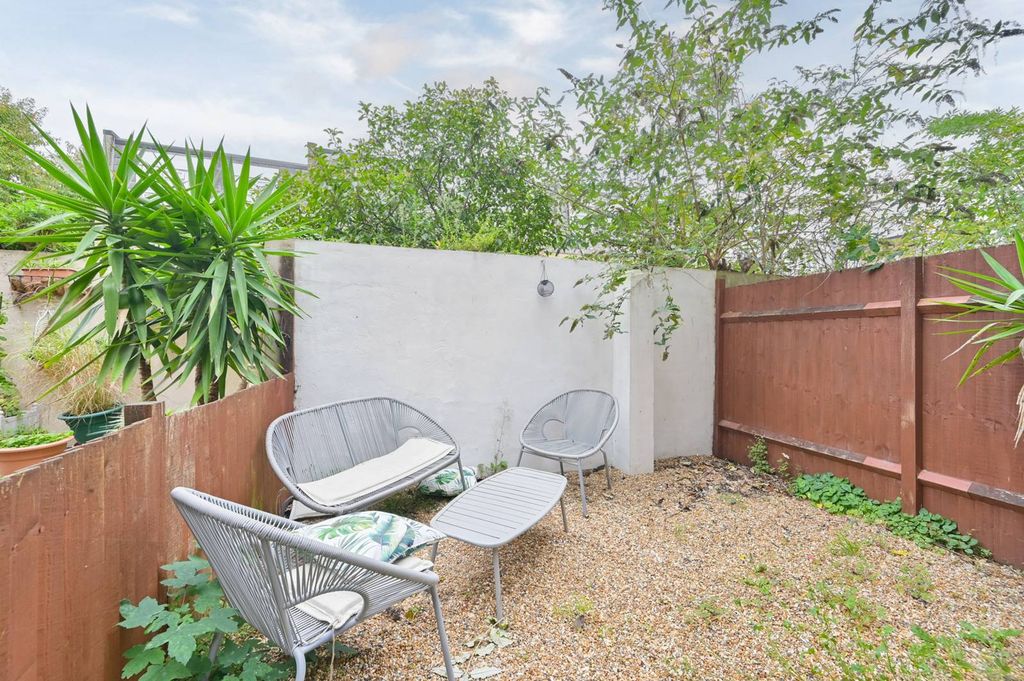 Property photo 3 of 18