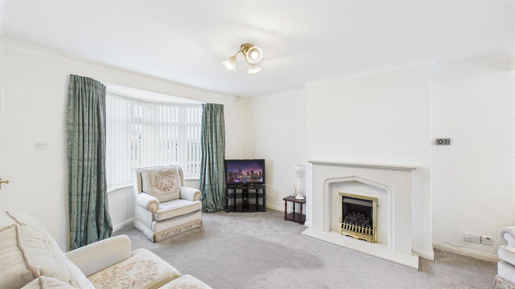 Property photo 2 of 23 Lounge