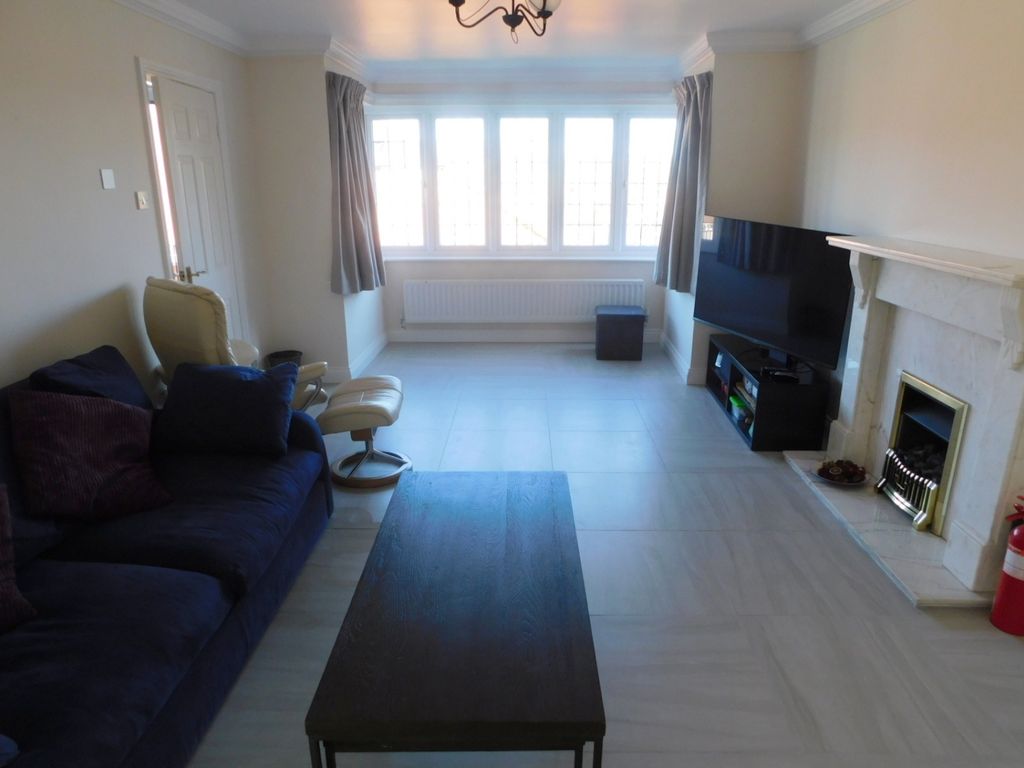 Property photo 2 of 10 Lounge