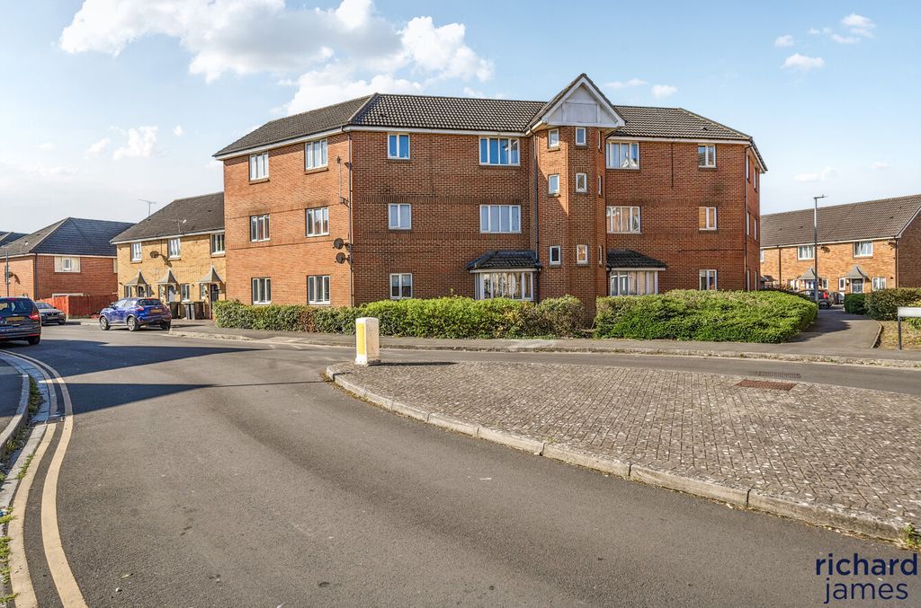 Property photo 1 of 12 B20A361E300A447Aaefdb5A055c662d9