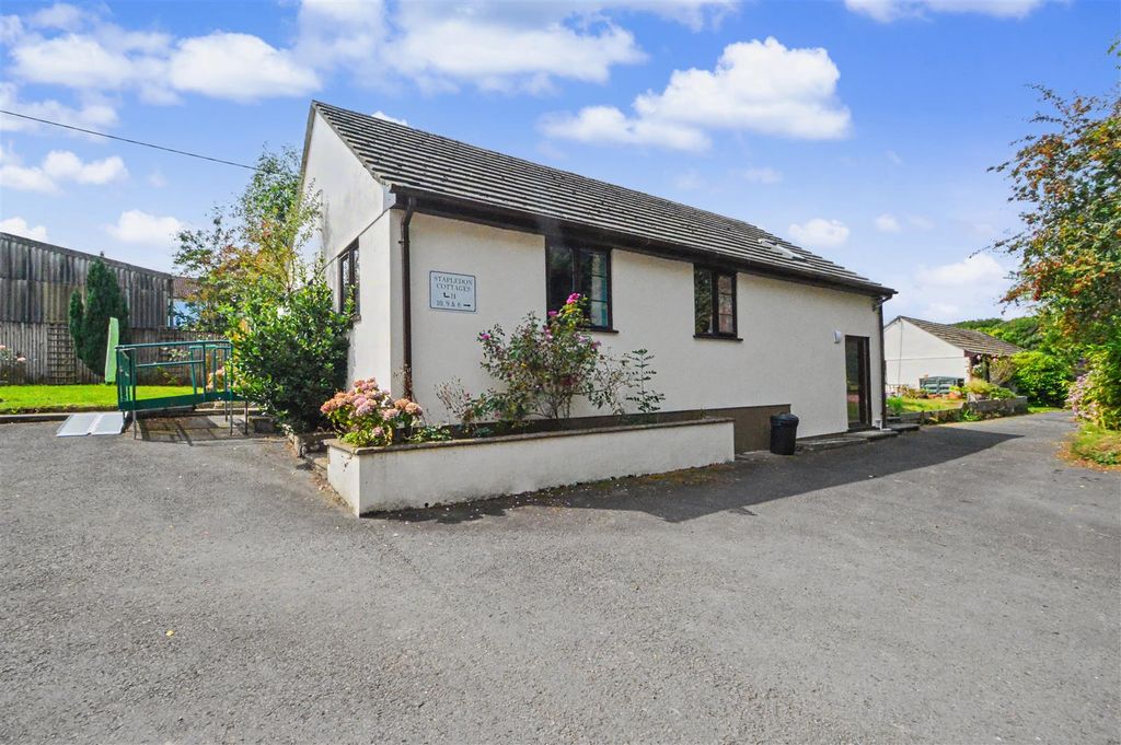 Property photo 3 of 39 Cottages 10 &amp; 11