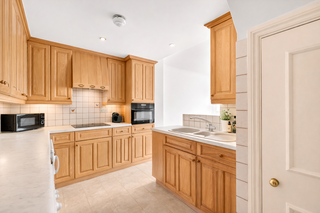 Property photo 3 of 10 Kitchen