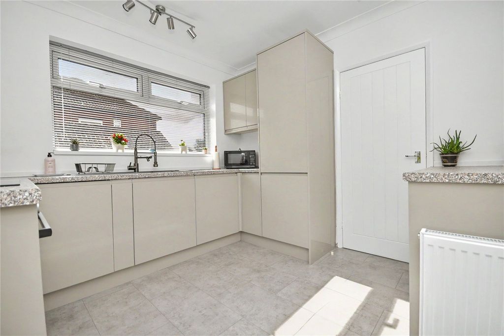 Property photo 2 of 17 Picture No. 12
