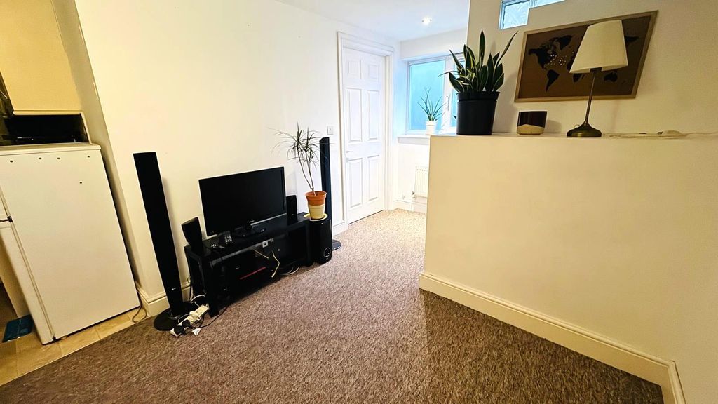 Property photo 3 of 13 Lounge 2.Jpeg