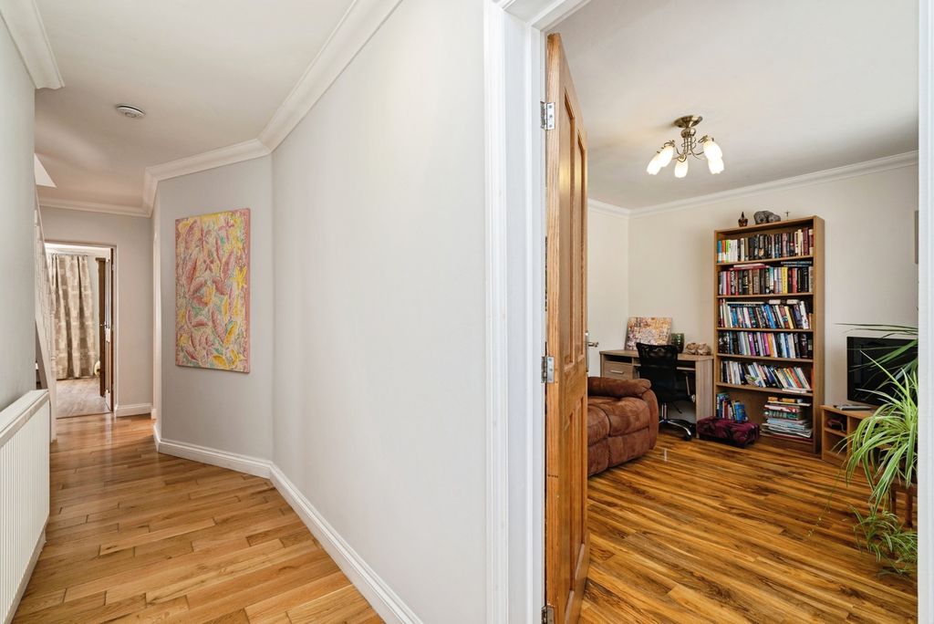 Property photo 2 of 17 Photo