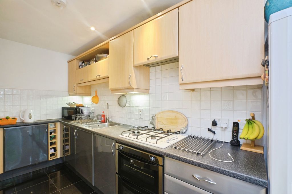 Property photo 3 of 17 Kitchen