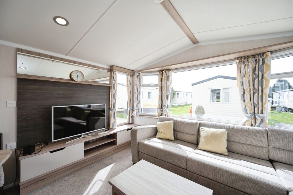 Property photo 3 of 17 Pbox-Img.Jpg