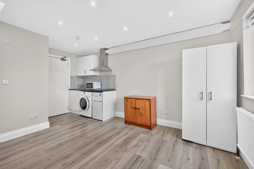 Property photo 1 of 16 Studio