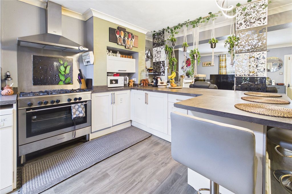 Property photo 2 of 19 Kitchen