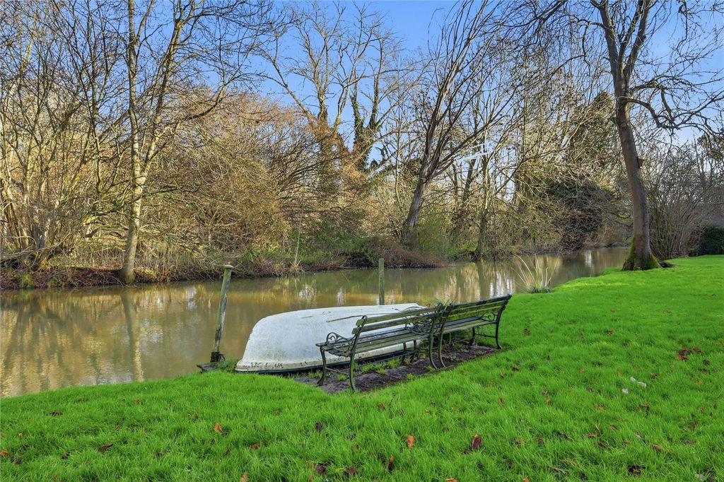 Property photo 2 of 16 River Deben