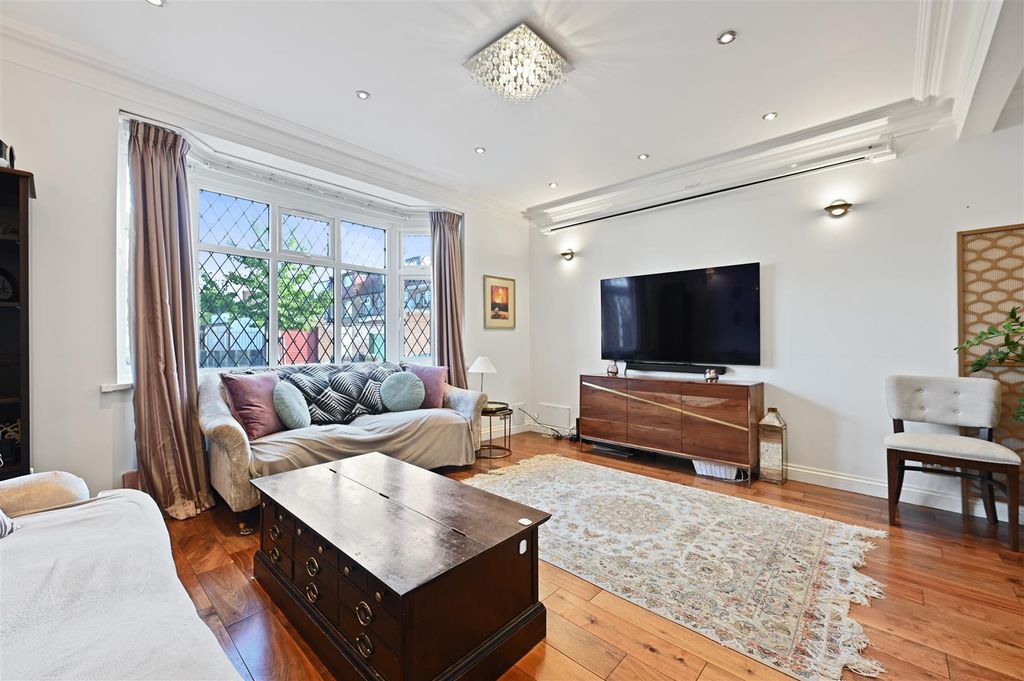 Property photo 2 of 11