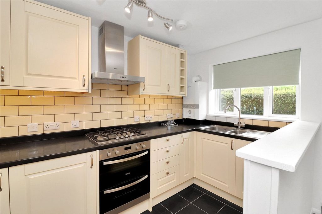 Property photo 3 of 7 Kitchen