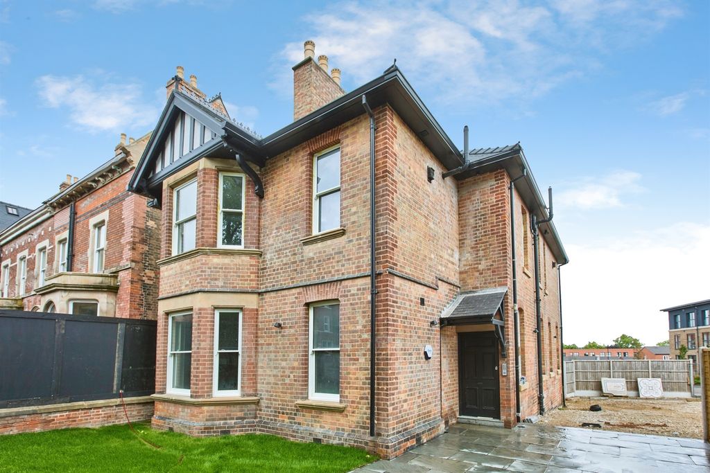 Property photo 1 of 24