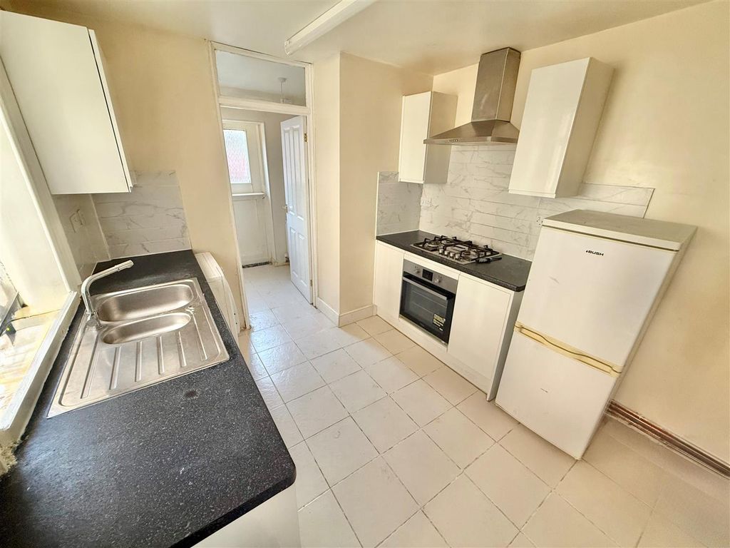 Property photo 1 of 6 Kitchen