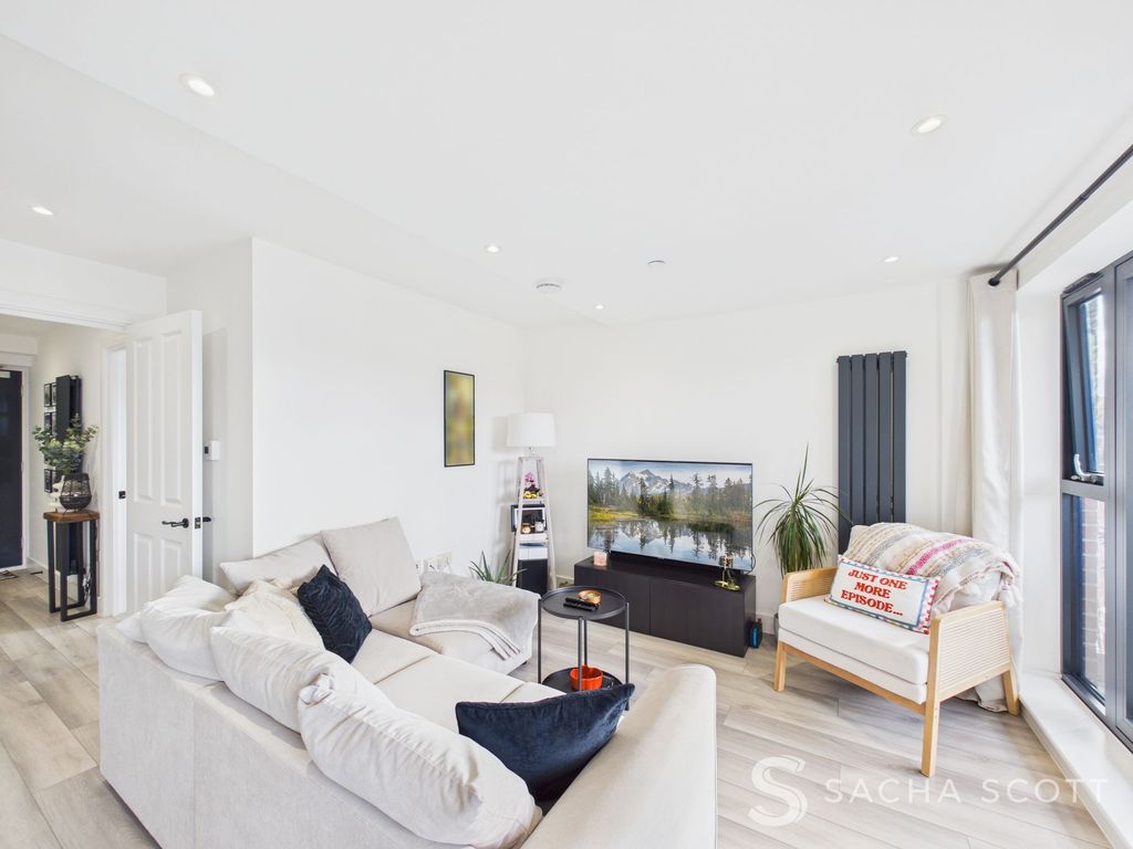 Property photo 2 of 14 Lounge Area