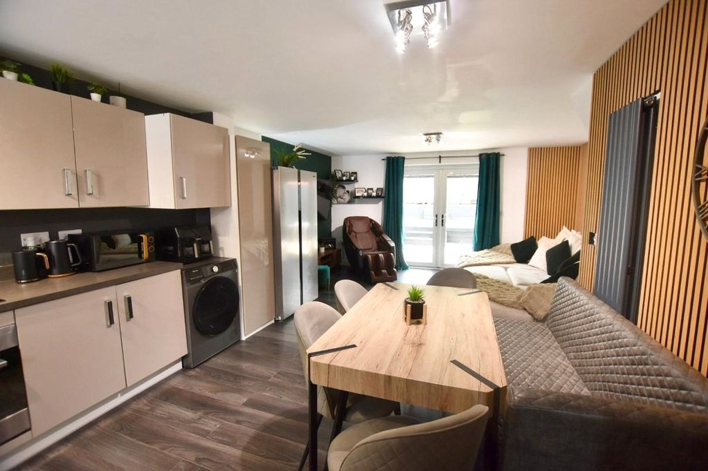 Property photo 2 of 12 Kitchen Diner