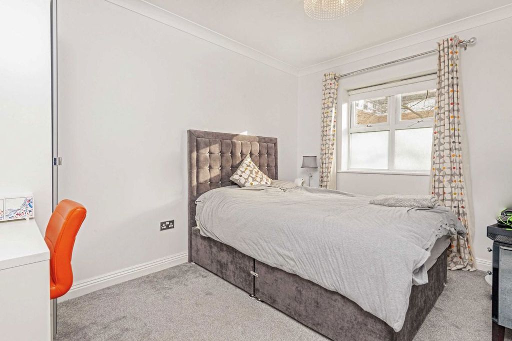 Property photo 3 of 6