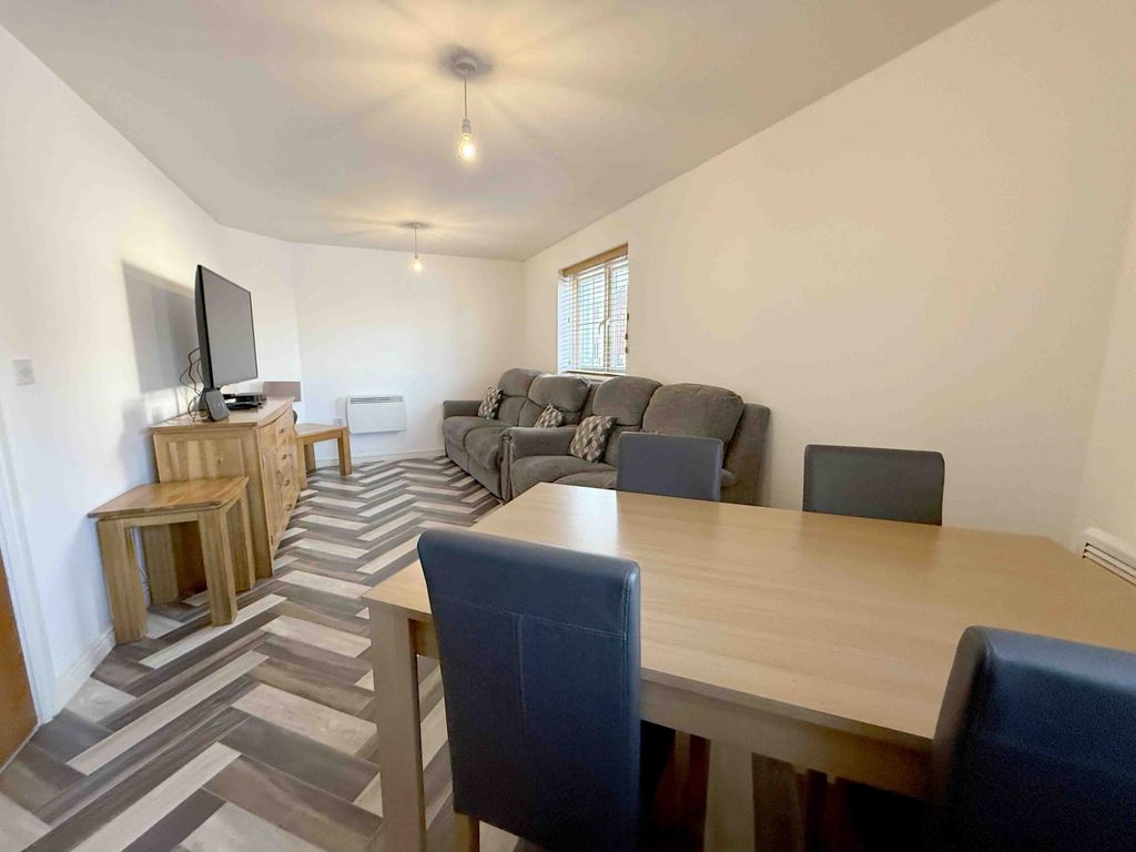 Property photo 3 of 9 Gallery